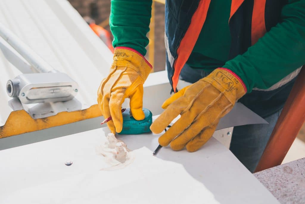 Constructive gloves using a measuring tape